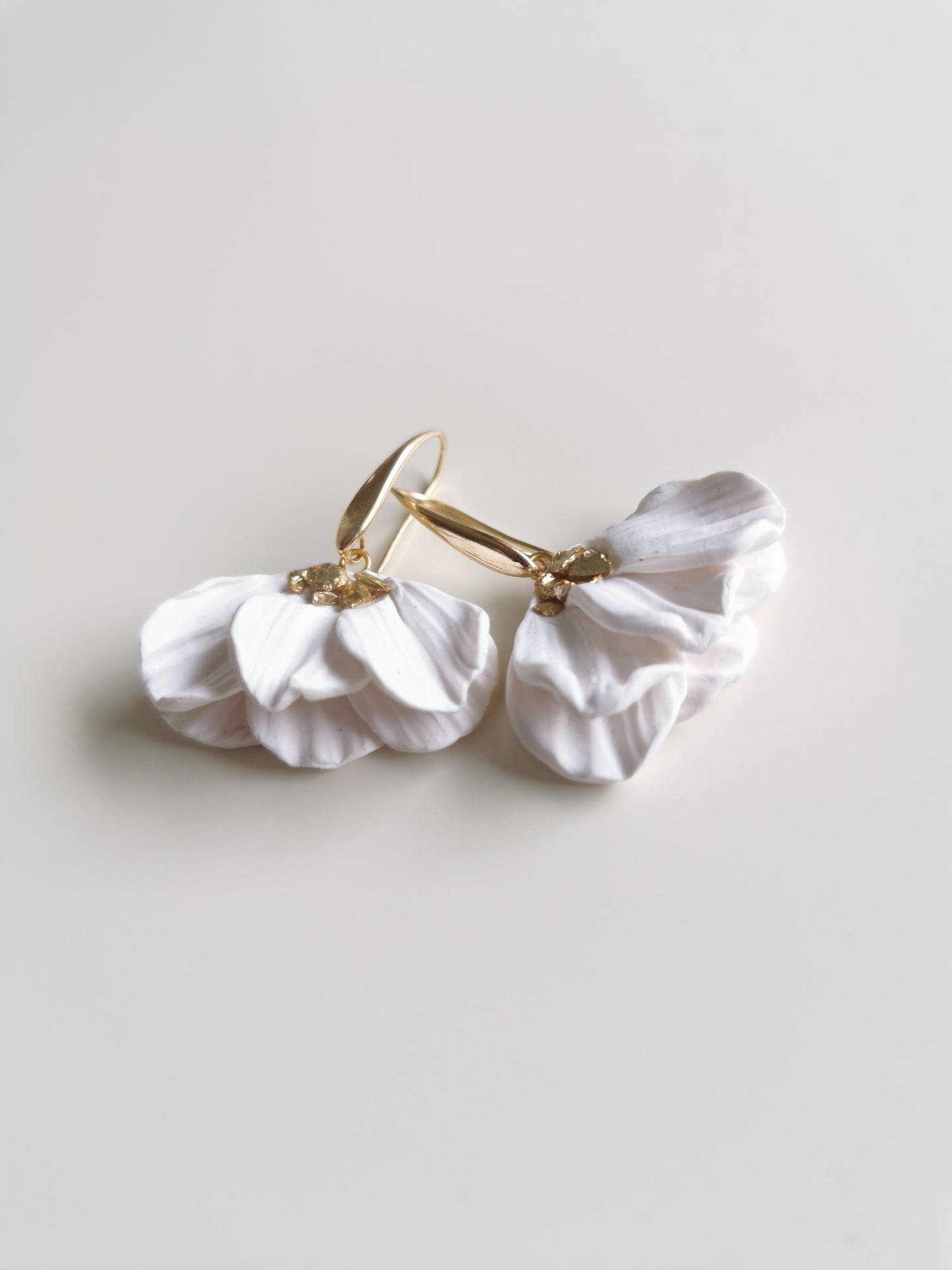 Boucle d'oreille Émilie blanche