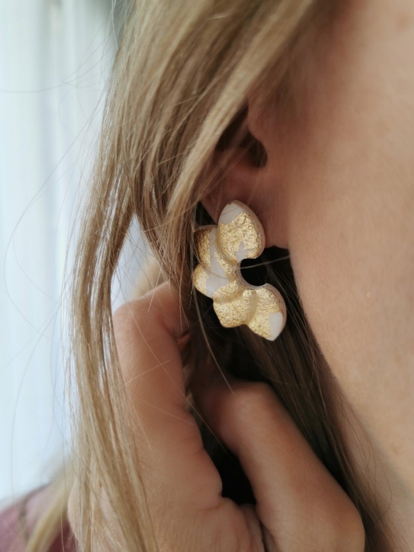 Boucle d'oreille Flora écru