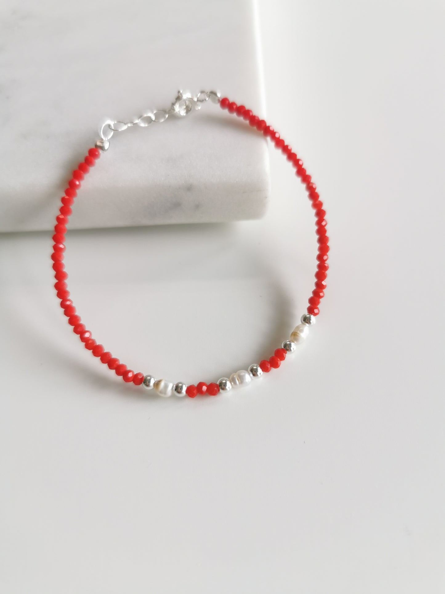 BRACELET CRISTAUX ROUGES ET PERLES DE CULTURE