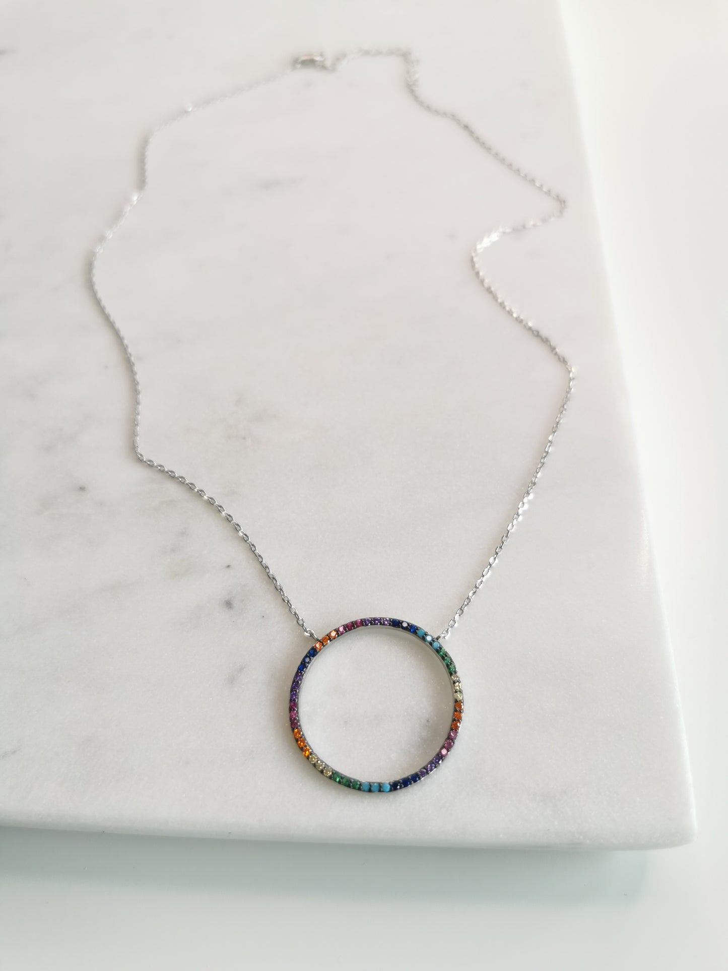 COLLIER CERCLE ZIRCONIUMS MULTI COULEURS