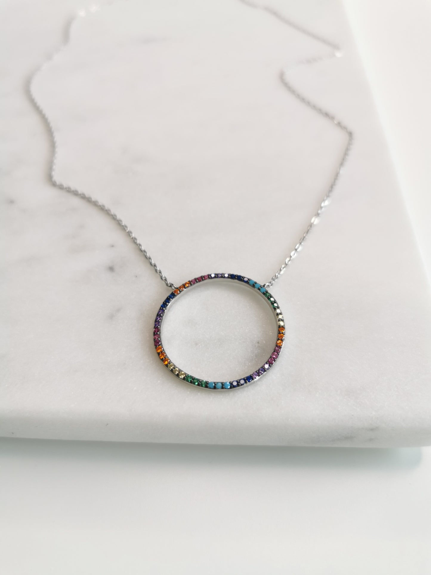 COLLIER CERCLE ZIRCONIUMS MULTI COULEURS