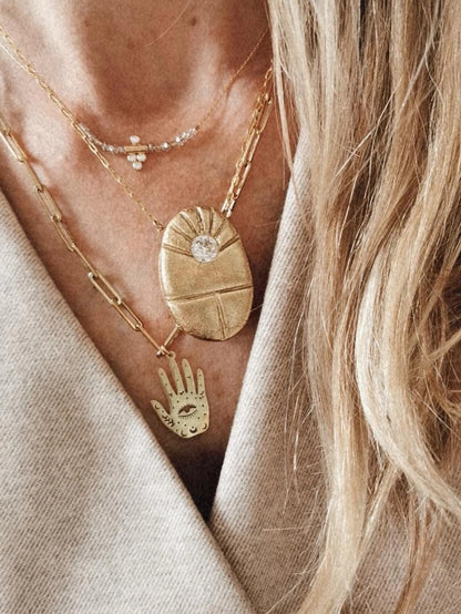 COLLIER HAND