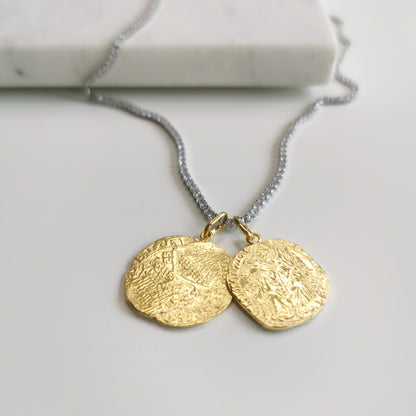 COLLIER COINS AVEC ZIRCONIUM BLANC ET 2 MÉDAILLES OR