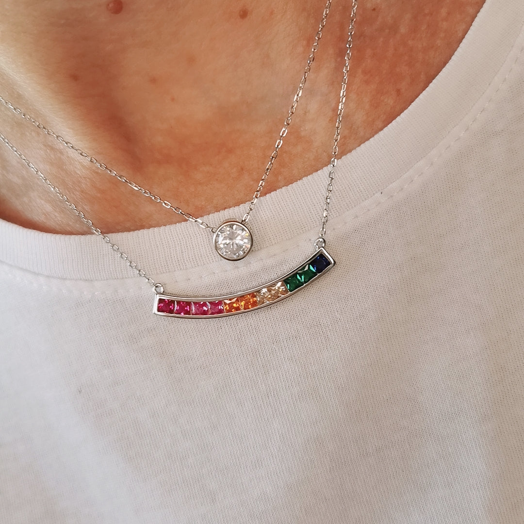 COLLIER BARRE COURBÉE DE ZIRCONIUMS MULTI COULEURS