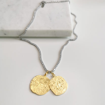 COLLIER COINS AVEC ZIRCONIUM BLANC ET 2 MÉDAILLES OR